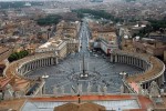 Plaça Sant Pere després d'un ruixat amb Roma al fons