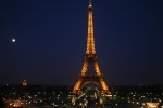 Magnífica vista de la Tour Eiffel de nit. Això em va costar unes 50 fotos i un fred considerable (encara estem a la primavera i a les nits apreta una mica)