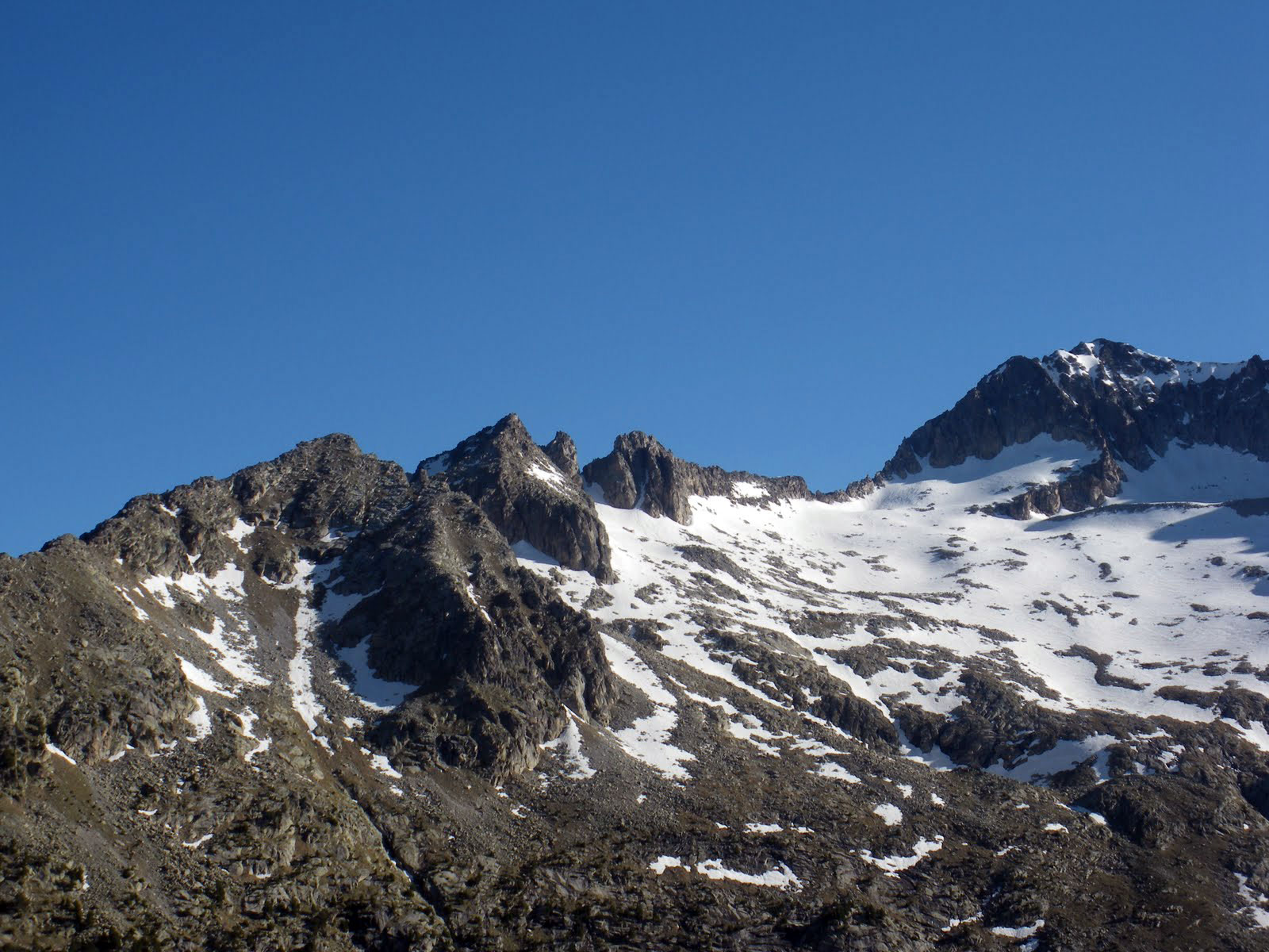 Agulles Argarot, Tchihatcheff i Franqueville de la cresta Llosars a l'Aneto.
