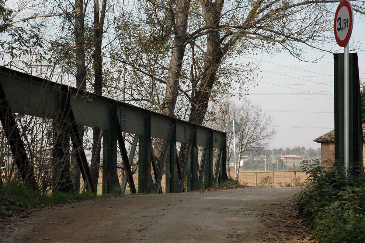 Pont de ferro al costat de la casa de El Molí Nou